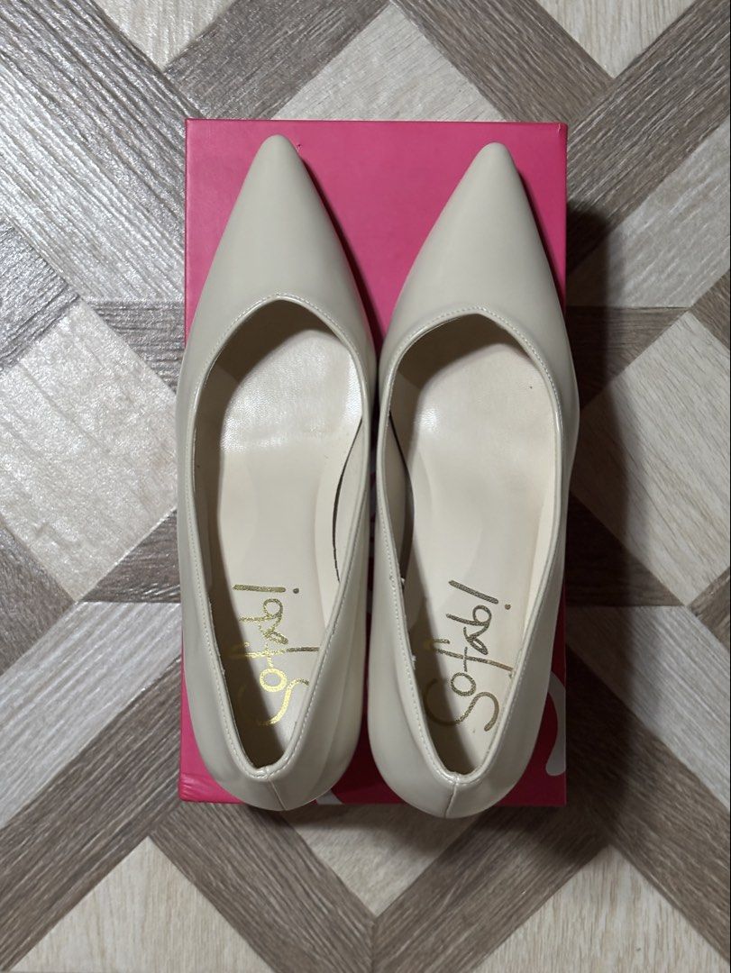 SOFAB Nude Heels (Category: Heels) located in Lapu Lapu. Submitted by toncatsu_13 (Listing ID 1470288235, Image 2). Description: - Size: 39 - Used only once - Minor scuff mark on right shoe (check last photo) - Original Price: PHP 1,499 from SM Store - Reason for selling: Decluttering.