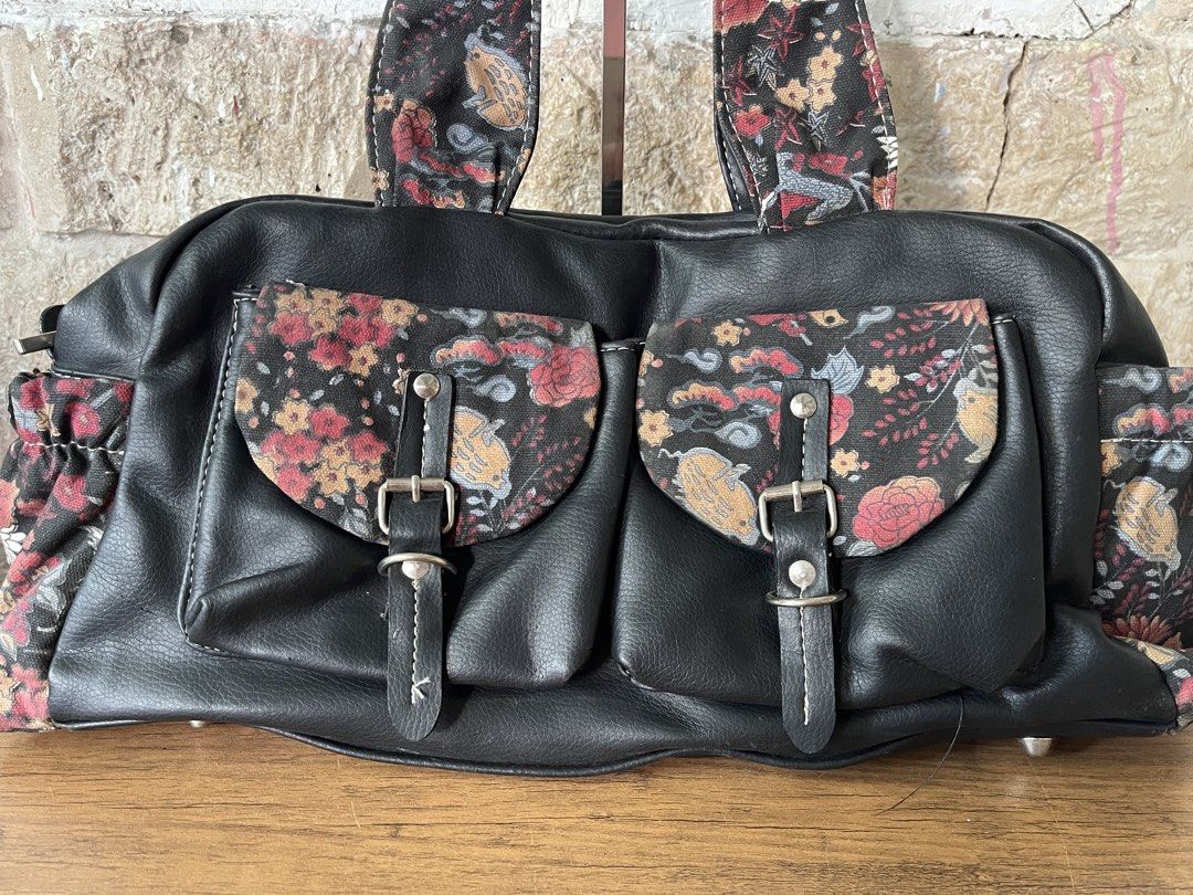 soft Leather shoulder bag L10x17 (Category: Shoulder Bags) located in San Fernando. Submitted by japansurpluselyu (Listing ID 1470288525, Image 2). Description: .