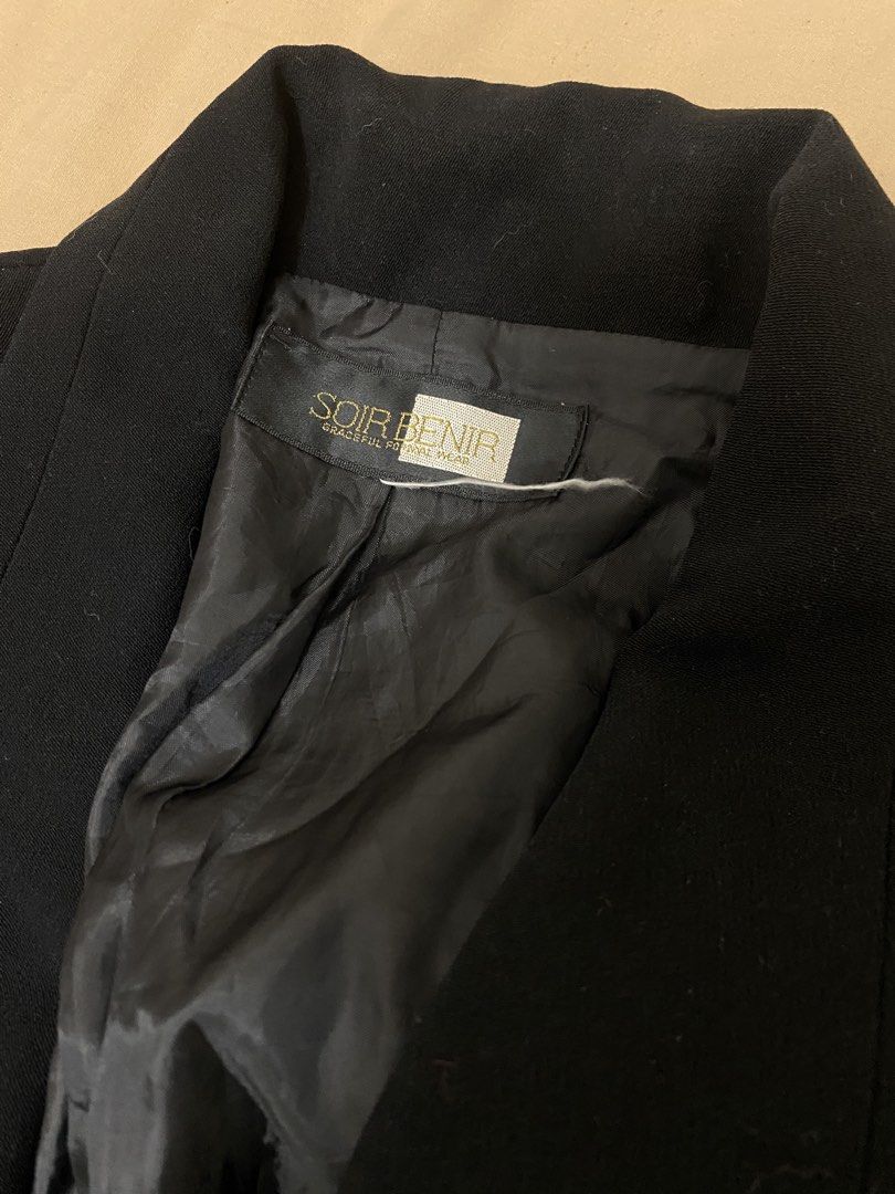Soir Benir Black Formal Jacket Blazer (Category: Coats, Jackets and Outerwear) located in Pasig City. Submitted by crybbeee (Listing ID 1470272805, Image 2). Description: - Brand/Style: Vintage Soir Benir black formal jacket (S-M) - Color: Classic solid black - Interior: Fully lined for comfort - Details: Unique swirl black buttons on the front and sleeve cuffs - Collar: Structured lapel collar - Condition: Excellent vintage formal wear 🔺NOTE🔺 