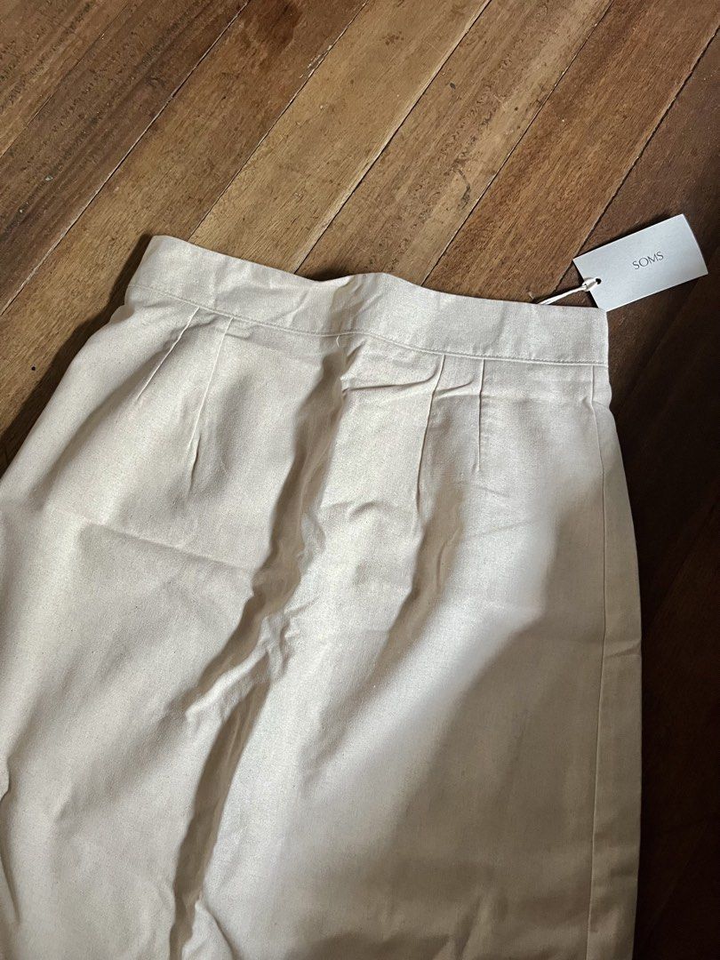 soms linen midi skirt (Category: Skirts) located in Antipolo. Submitted by dullfeirie (Listing ID 1470159574, Image 2). Description: fits 24-26 inches waist size.