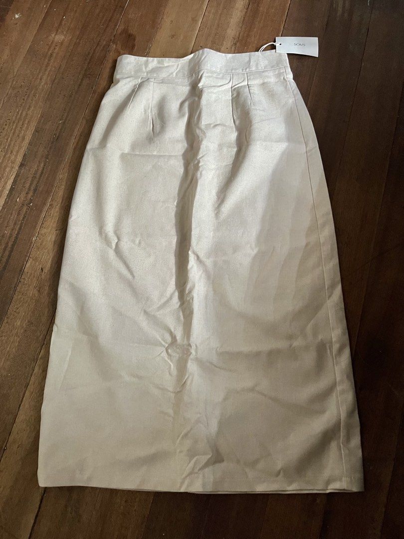 soms linen midi skirt (Category: Skirts) located in Antipolo. Submitted by dullfeirie (Listing ID 1470159574, Image 1). Description: fits 24-26 inches waist size.