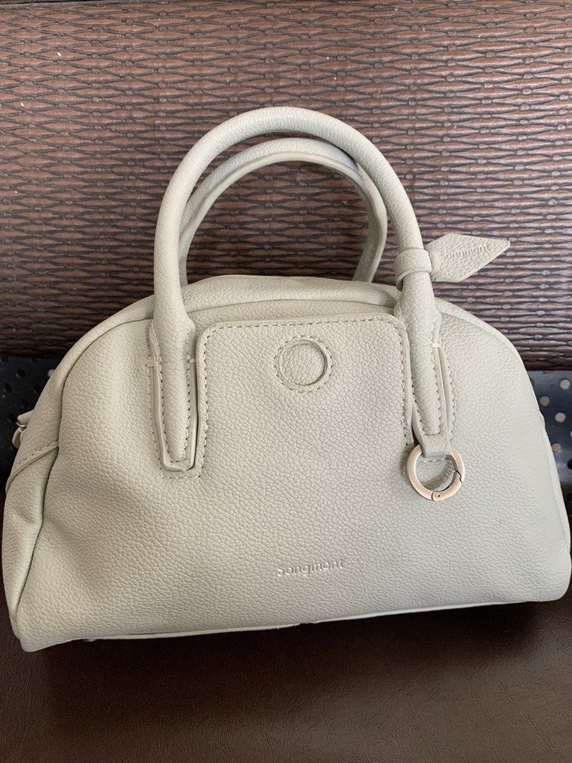 songmont handbag (Category: Luxury Bags & Wallets) located in General Santos City (Dadiangas). Submitted by sarathrift (Listing ID 1470200550, Image 2). Description: no strap.