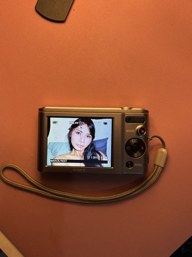 Sony Cybershot DSC W810 (Category: Cameras) located in Bacoor. Submitted by eriiaannaaganda (Listing ID 1470161240, Image 2). Description: Sony Cybershot DSC W810 🏷️3,499! issue: dead pixels sa side ng screen and one line in the middle doesn’t affect the outcome and performance Details: • 20.1 MP resolution • 6x optical zoom with SteadyShot image stabilization and 720p HD video • Clear and sharp photos perfect for everyday shots • Intelligent Au