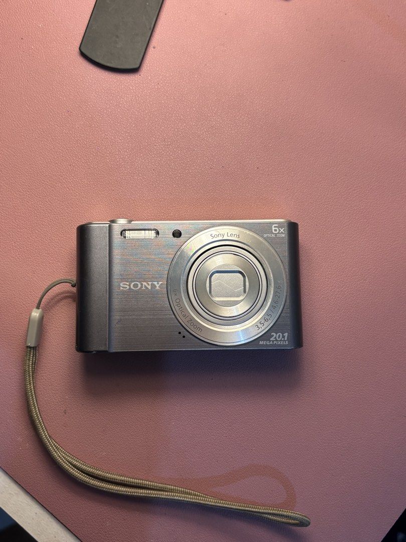 Sony Cybershot DSC W810 (Category: Cameras) located in Bacoor. Submitted by eriiaannaaganda (Listing ID 1470161240, Image 3). Description: Sony Cybershot DSC W810 🏷️3,499! issue: dead pixels sa side ng screen and one line in the middle doesn’t affect the outcome and performance Details: • 20.1 MP resolution • 6x optical zoom with SteadyShot image stabilization and 720p HD video • Clear and sharp photos perfect for everyday shots • Intelligent Au