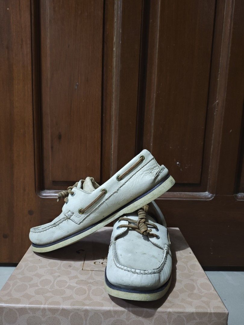 Sperry Gold Cup Top Sider (Category: Casual Shoes) located in Borongan. Submitted by thrifthappens.ph (Listing ID 1470263235, Image 1). Description: Sperry Gold Cup Top Sider Still In Good Condtion 2k + sf.