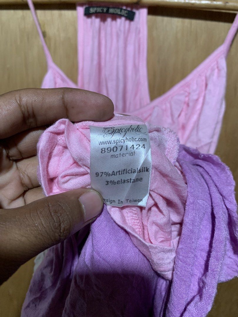 Spicy holik silk tops (Category: Blouses) located in Cebu City. Submitted by handpickedxthrift (Listing ID 1470290575, Image 3). Description: No issue As new 10/10.