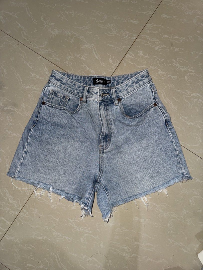 Sportsgirl (Category: Shorts) located in Davao. Submitted by twogirlsapparel (Listing ID 1470228754, Image 1). Description: .
