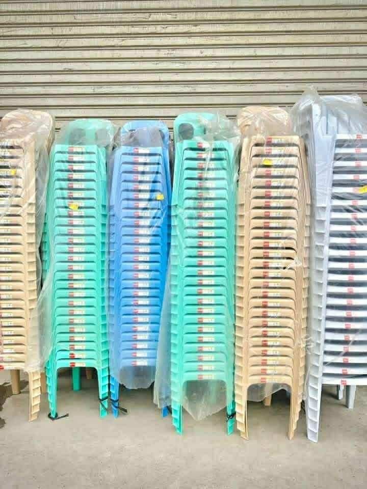 Stackable plastic chairs in various colors (Category: Chairs) located in Liloan. Submitted by oddflower_c197c6 (Listing ID 1470181096, Image 3). Description: RESTOCK❗️UNO BISTRO CHAIR❗️ Available colors: WHITE BLACK BROWN GRAY BLUE BEIGE PURPLE GREEN ORANGE YELLOW PINK Ps: MAO NI CLASS A PINAKA QUALITY, THOUSANDS PCS NA ATONG SOLD WAJUY REKLAMO NGA NABALI Ps: ANG COLOR BROWN PWEDE KAAYO ISET SA RATTAN TABLES.