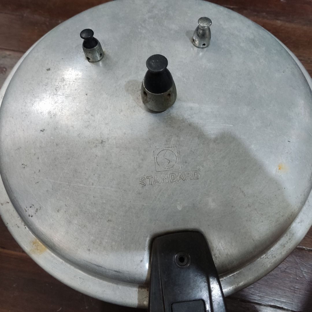 Standard Aluminium Pressure Cooker Large (Category: Cookware & Accessories) located in Manila. Submitted by bsuy2000 (Listing ID 1470173988, Image 1). Description: - Large Standard Aluminium Pressure Cooker maybe around 10 or 12 qts - Will include New Silicon Rubber - All still functioning. - Ideal for Food Stall or Karinderia - Ready for cooking!.