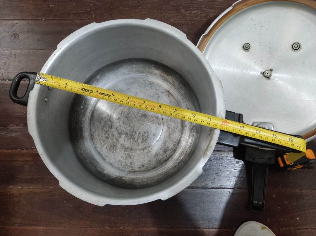 Standard Aluminium Pressure Cooker Large (Category: Cookware & Accessories) located in Manila. Submitted by bsuy2000 (Listing ID 1470173988, Image 3). Description: - Large Standard Aluminium Pressure Cooker maybe around 10 or 12 qts - Will include New Silicon Rubber - All still functioning. - Ideal for Food Stall or Karinderia - Ready for cooking!.