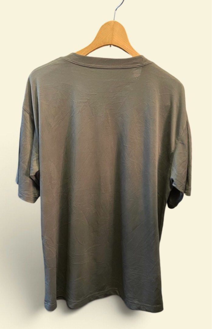 Starter Moss Short Sleeve Drifit T-Shirt (Category: Tshirts & Polo Shirts ) located in San Pedro. Submitted by lifebeginsaftercoff33 (Listing ID 1470219988, Image 3). Description: - Brand: Starter - Color: Moss - Fit: Relaxed fit with classic crew neckline - Details: Small logo printed on the chest - Material: Soft athletic fabric - Best for: Workouts or casual daily wear - Condition: Clean and ready to wear - Dimes: 21 x 27 in.