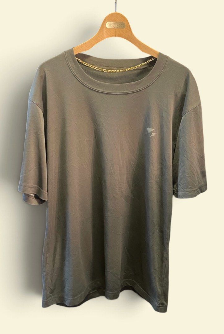 Starter Moss Short Sleeve Drifit T-Shirt (Category: Tshirts & Polo Shirts ) located in San Pedro. Submitted by lifebeginsaftercoff33 (Listing ID 1470219988, Image 2). Description: - Brand: Starter - Color: Moss - Fit: Relaxed fit with classic crew neckline - Details: Small logo printed on the chest - Material: Soft athletic fabric - Best for: Workouts or casual daily wear - Condition: Clean and ready to wear - Dimes: 21 x 27 in.