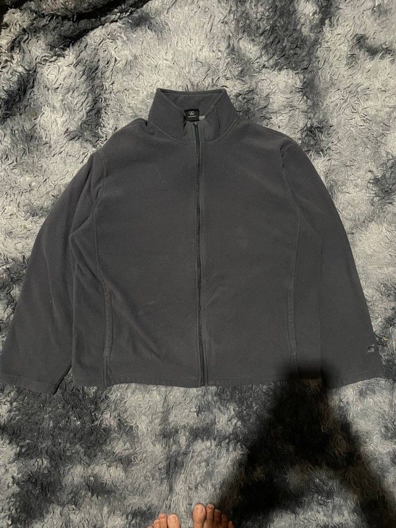 STARTER WINDBREAKER FLEECE (Category: Activewear) located in Manila. Submitted by garmentsreseller (Listing ID 1470298003, Image 1). Description: SIZE – XL LENGTH – 23 WIDTH – 28.