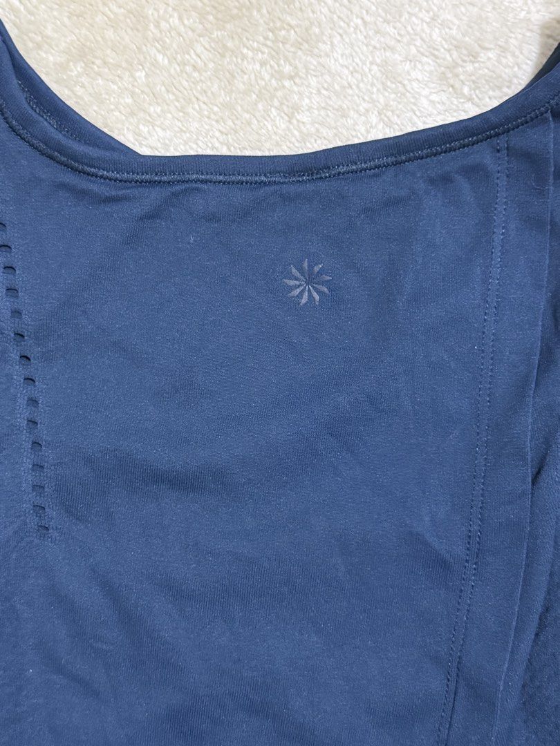Athleta Tank Top – Sleeveless Activewear (Category: Activewear) located in Pasay City. Submitted by bellita_05 (Listing ID 1470250741, Image 3). Description: Very strechy, parang lulu fabric. Cut tag..