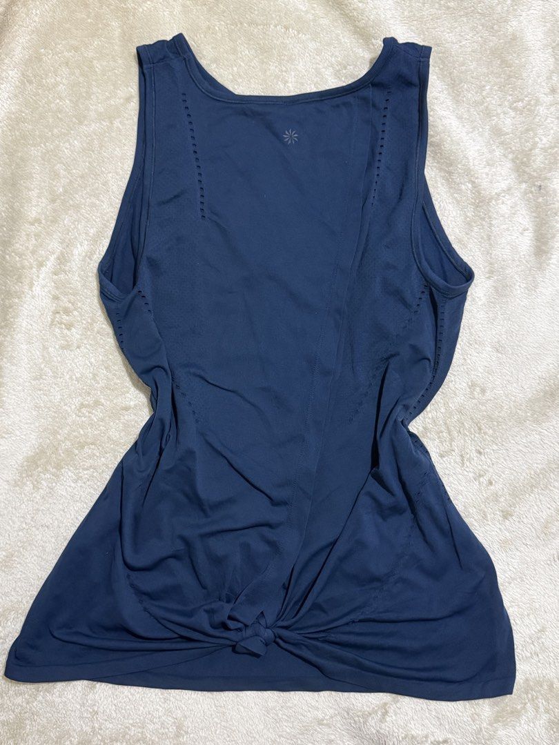 Athleta Tank Top – Sleeveless Activewear (Category: Activewear) located in Pasay City. Submitted by bellita_05 (Listing ID 1470250741, Image 1). Description: Very strechy, parang lulu fabric. Cut tag..
