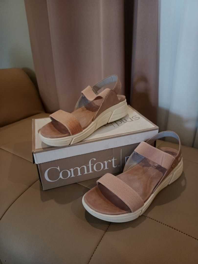 StepOne Pink Sandals (Category: Flats & Sandals) located in Arayat. Submitted by akahana_ (Listing ID 1470223934, Image 2). Description: - Brand: Stepone - Color: Soft Pink - Condition: Brand new, never worn, pristine condition - Features: Thick wedge sole, textured knit upper strap, adjustable back strap, and extra-cushioned footbed for all-day comfort - Inclusions: Original box and store tag with price included.