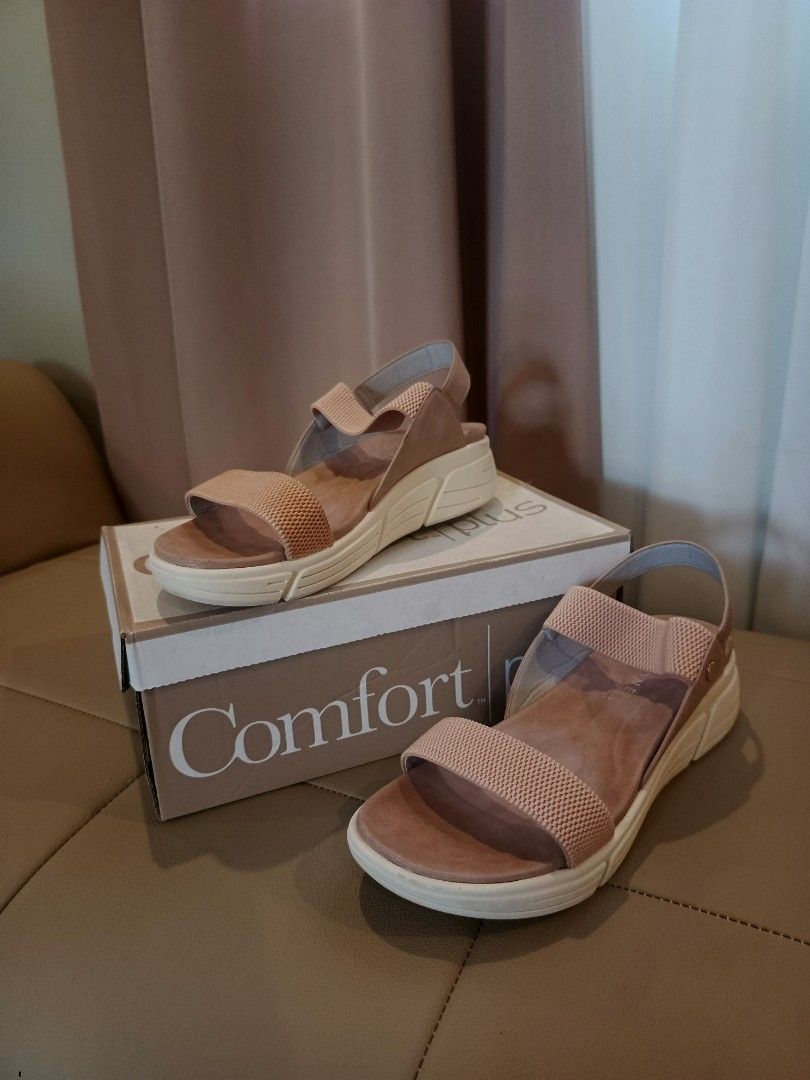 StepOne Pink Sandals (Category: Flats & Sandals) located in Arayat. Submitted by akahana_ (Listing ID 1470223934, Image 1). Description: - Brand: Stepone - Color: Soft Pink - Condition: Brand new, never worn, pristine condition - Features: Thick wedge sole, textured knit upper strap, adjustable back strap, and extra-cushioned footbed for all-day comfort - Inclusions: Original box and store tag with price included.
