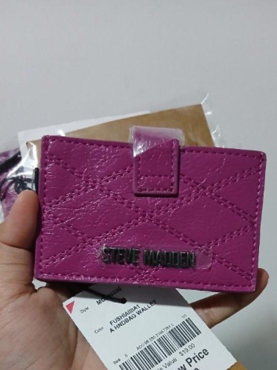 STEVE MADDEN CARD HOLDER (Category: Wallets & Card holders) located in Calumpit. Submitted by collectionspurses (Listing ID 1470156815, Image 3). Description: brand new, barbie color pero fushia yan. ganda grabe !! bet kodin to. pero i need to sell hehe Limited last 2 pcs only.