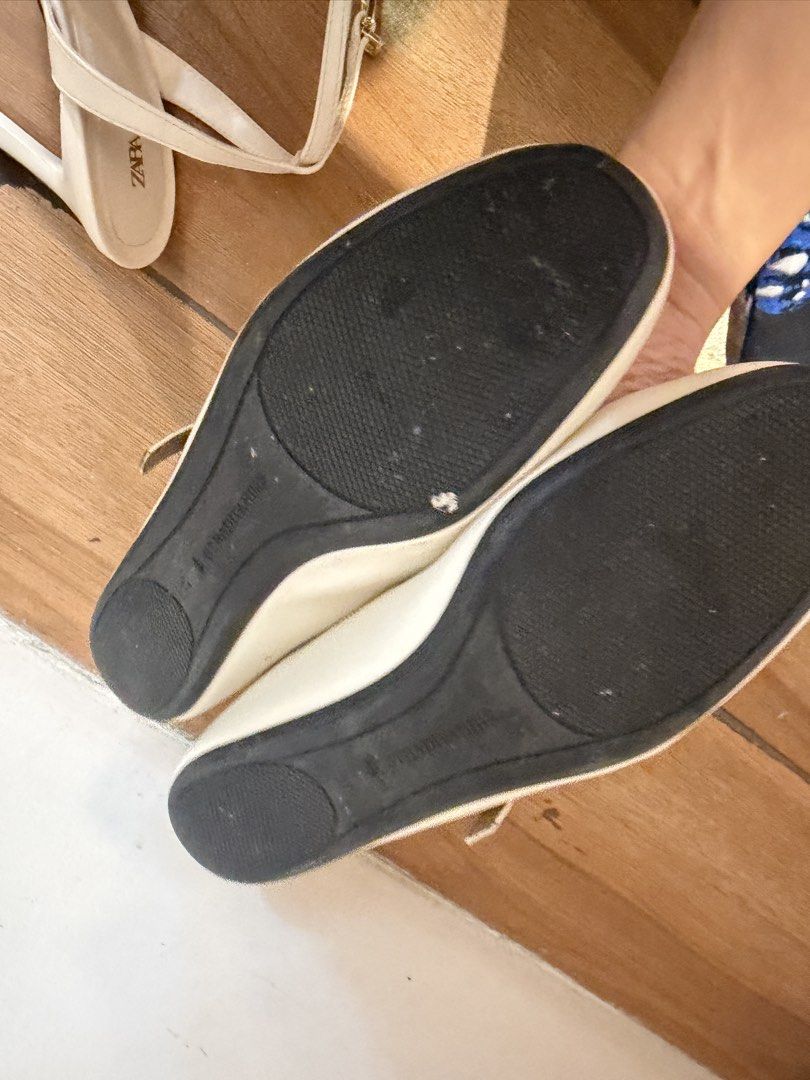 Stradivarius flats (Category: Flats & Sandals) located in Quezon City. Submitted by destashingmycloset (Listing ID 1470266456, Image 2). Description: .