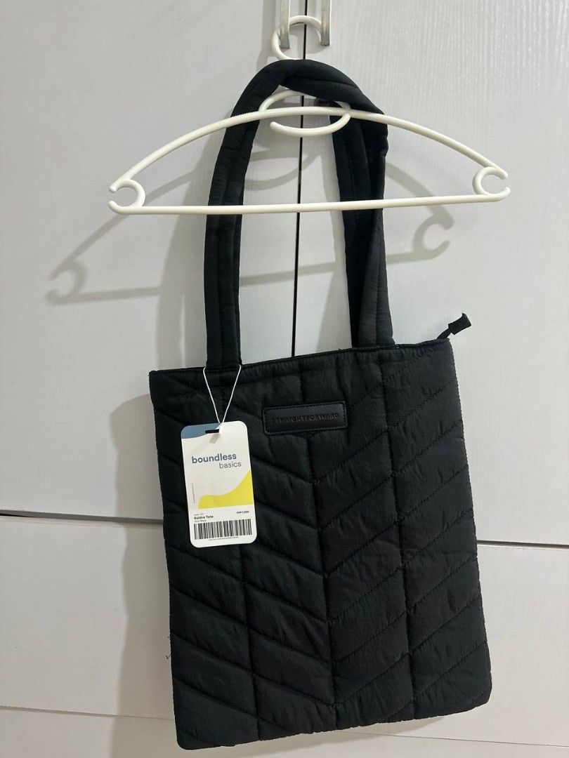 Straightforward Koldra Tote Bag (Category: Tote Bags) located in Antipolo. Submitted by hazyhaze21 (Listing ID 1470277204, Image 1). Description: Never been used lalagyan ng laptop.