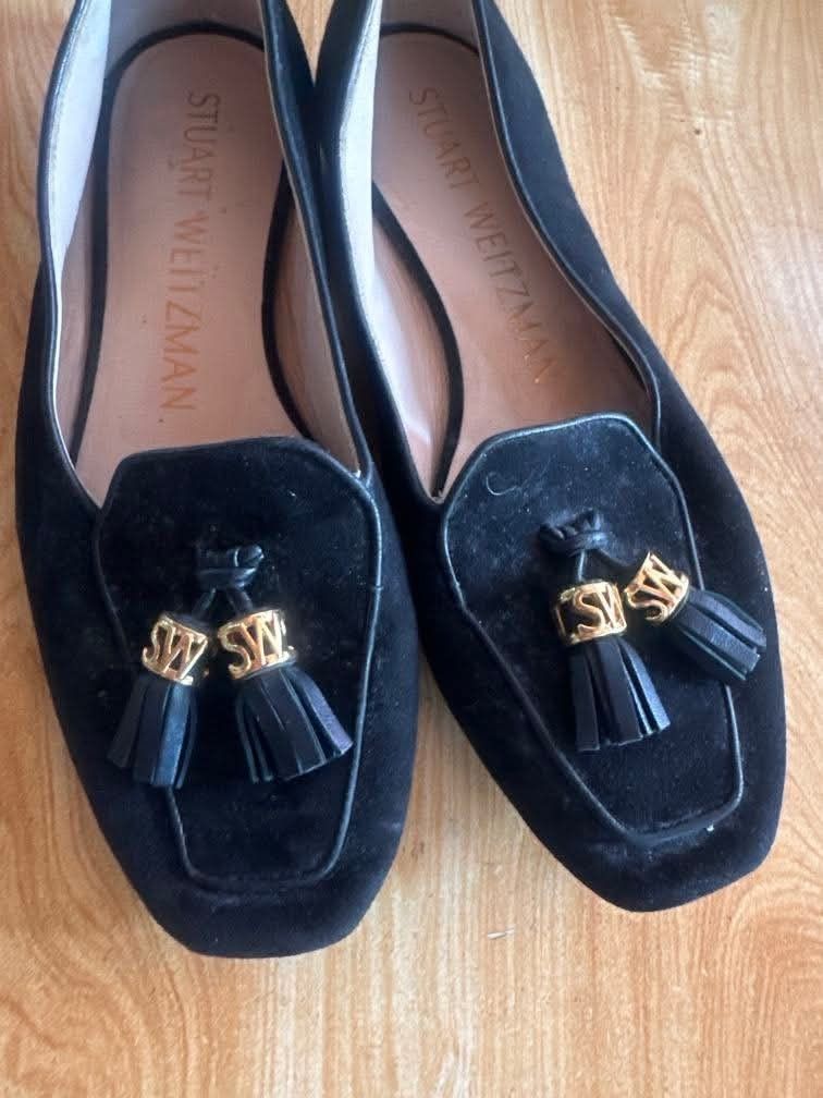 Stuart's weitzman (Category: Casual Shoes) located in Manila. Submitted by declutterwithmae2x (Listing ID 1470230421, Image 1). Description: 🌸✨ THRIFT QUEEN SHOP ✨🌸 👗 PRELOVED CLOTHING/BAGS/SHOES AT AFFORDABLE PRICES! 🛍️💕 💖 Quality items at budget-friendly prices! 💖 Magaganda at sulit na ukay finds! 💖 Perfect para sa mga fashionista na tipid pero stylish! 💖 First come, first served! 💖 Mine responsibly, mga ka-thrift! 🥰 📌 REMINDERS: ✔️