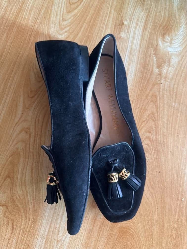 Stuart's weitzman (Category: Casual Shoes) located in Manila. Submitted by declutterwithmae2x (Listing ID 1470230421, Image 2). Description: 🌸✨ THRIFT QUEEN SHOP ✨🌸 👗 PRELOVED CLOTHING/BAGS/SHOES AT AFFORDABLE PRICES! 🛍️💕 💖 Quality items at budget-friendly prices! 💖 Magaganda at sulit na ukay finds! 💖 Perfect para sa mga fashionista na tipid pero stylish! 💖 First come, first served! 💖 Mine responsibly, mga ka-thrift! 🥰 📌 REMINDERS: ✔️