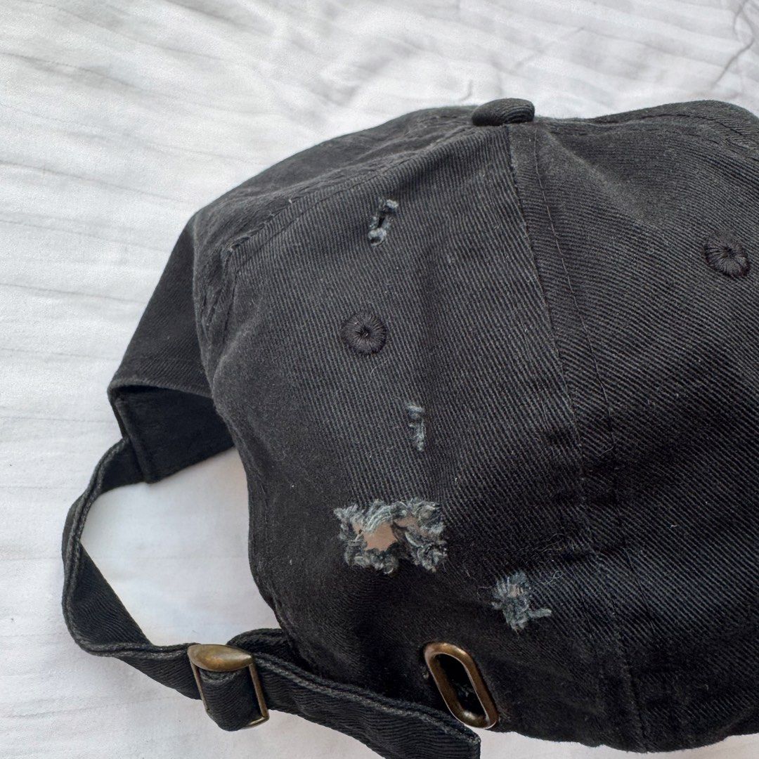 STUSSY (Category: Hats & Beanies) located in Pasig City. Submitted by jaaard (Listing ID 1470290664, Image 3). Description: Stussy hat with issue See pics Overall good condi Pm me.