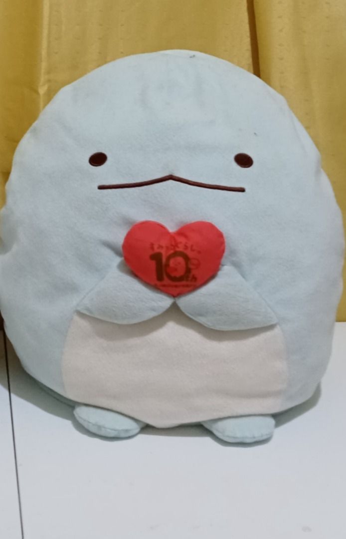 Sumikkogurashi Tokage10th Anniversary 40cm (Category: Plushies & Soft Toys) located in Quezon City. Submitted by trinket_cat (Listing ID 1470162341, Image 1). Description: - Authentic Sumikkogurashi Penguin plushie celebrating the 10th anniversary - Adorable light blue body with a white belly and cute little feet - Holding a red heart printed with special anniversary wording - Made with super soft, premium material - Huggable size, perfect for cu