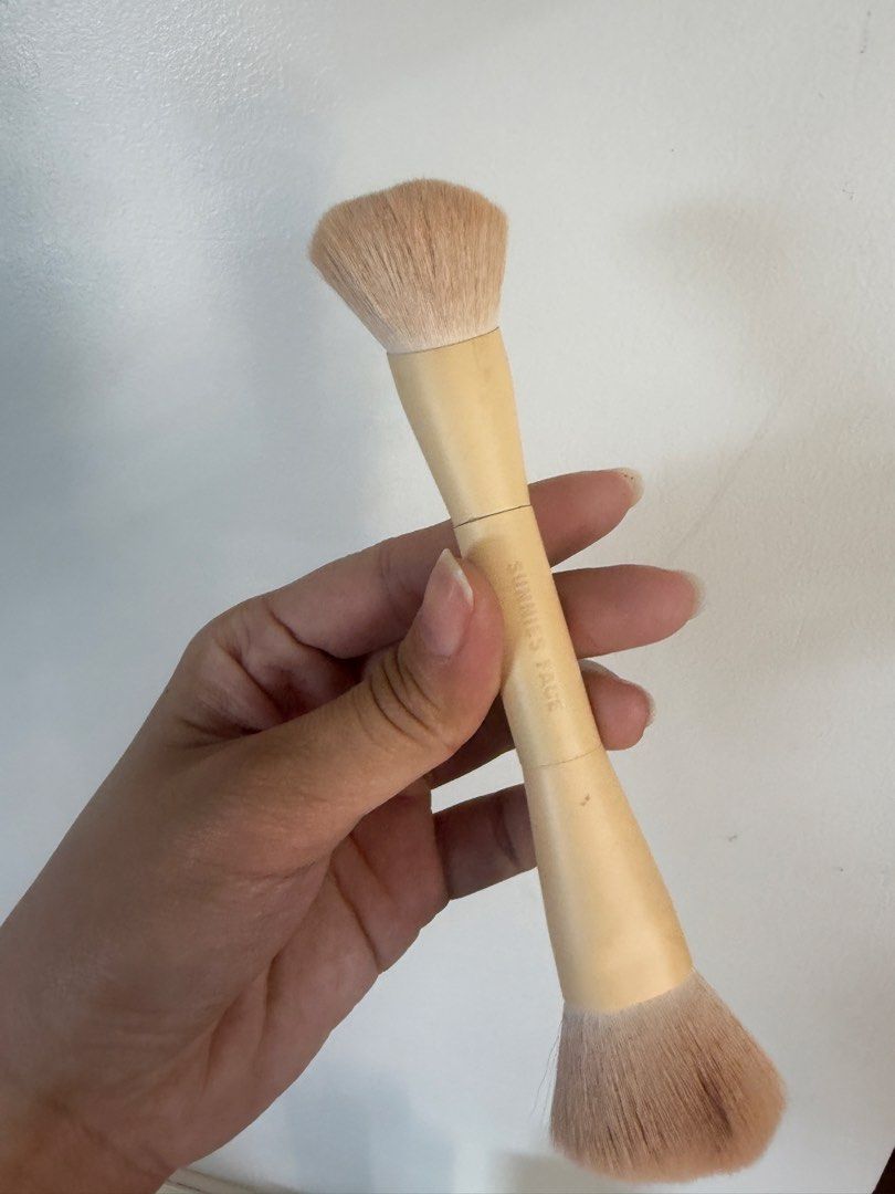 Sunnies foundation brush (Category: Makeup) located in Quezon City. Submitted by destashingmycloset (Listing ID 1470233525, Image 1). Description: .