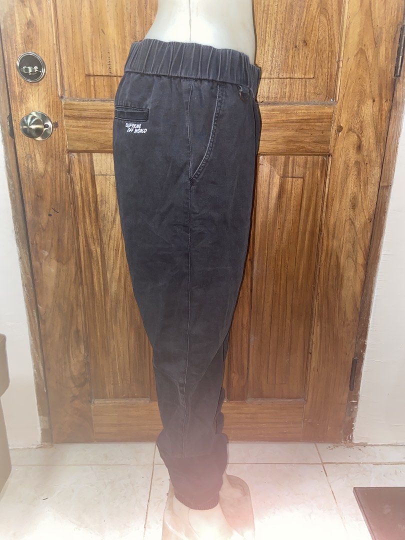 Supreme (Category: Joggers) located in Mati. Submitted by yukilux_ (Listing ID 1470224368, Image 3). Description: .