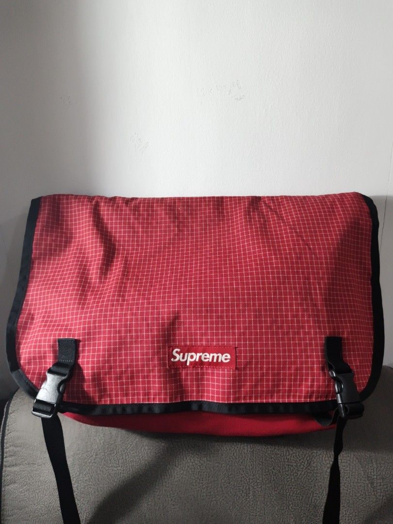 Supreme FW09 Red Messenger Bag (Category: Sling Bags) located in Paranaque City. Submitted by bagdbags (Listing ID 1470189939, Image 1). Description: This discontinued messenger bag was released in the 09 FW season. It is a great size for carrying a laptop, charger, and more, and is also perfect for short trips like day trips or overnight getaways..