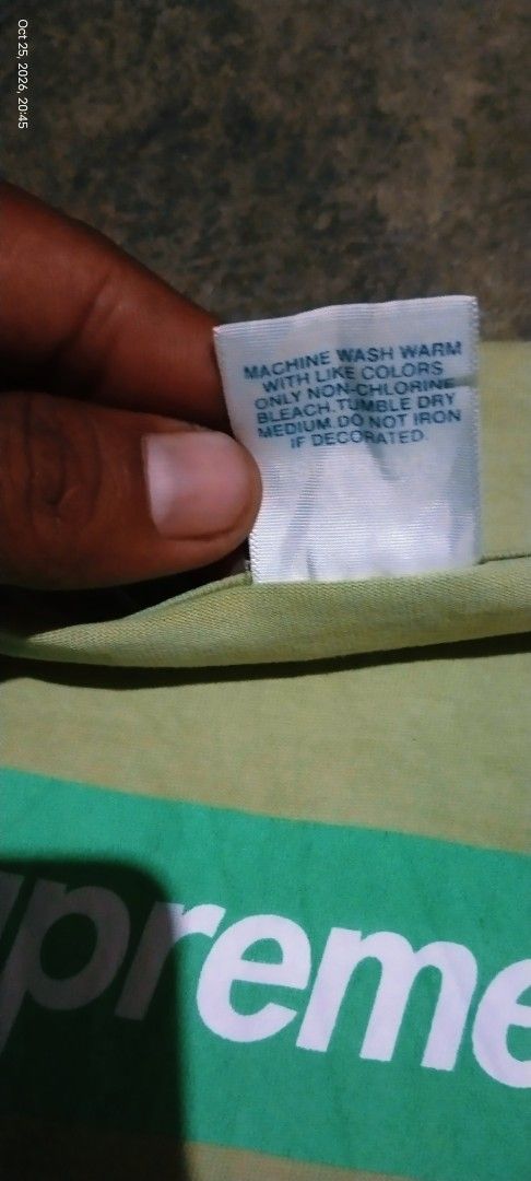 Supreme Green Box Logo T-Shirt (Category: Tshirts & Polo Shirts ) located in Caloocan City. Submitted by alihpena1906427 (Listing ID 1470301287, Image 3). Description: - Brand: Supreme - Item: Box Logo T-Shirt - Colorway: Pale Green with Bright Green/White Logo - Size: Large (True to size) - Material: 100% Pre-shrunk Cotton (Made in U.S.A.) - Condition: Neck tag and wash tag clearly attached - Style: Casual streetwear staple.