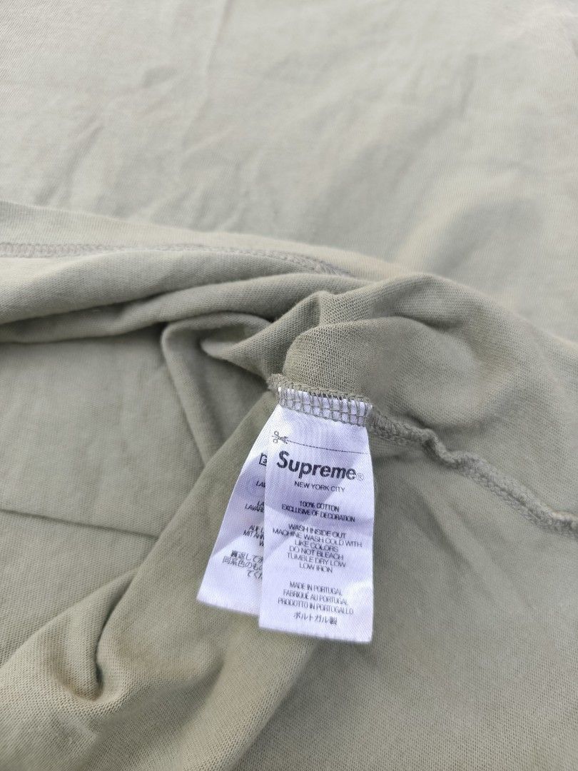Supreme shirt (Category: Tshirts & Polo Shirts ) located in Santa Cruz. Submitted by lesterpogs30 (Listing ID 1470252364, Image 3). Description: Supreme t-shirt Good for PSG Good condition 23x29.