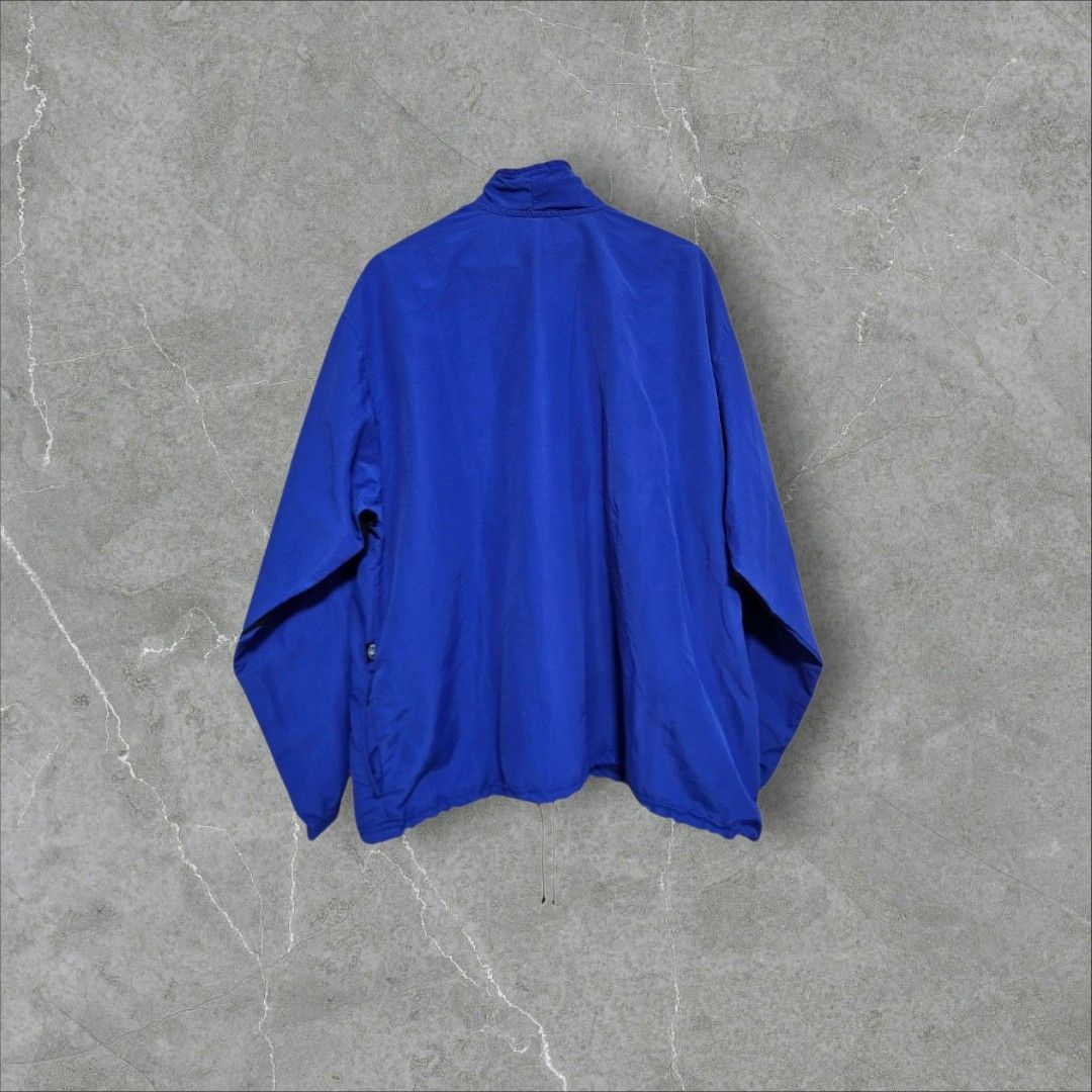 Surf style vintage windbreaker (Category: Coats, Jackets and Outerwear) located in Baguio. Submitted by fadexquisite (Listing ID 1470279448, Image 2). Description: Surf style vintage windbreaker Xlarge 29x27 Excellent condition 600 plus ship fee.