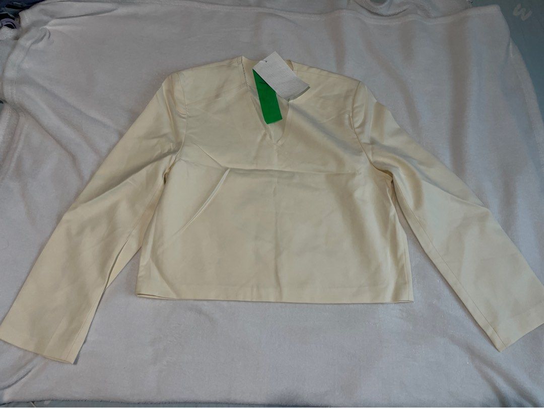 Sweatshirt Skort Set for Women (Category: Sets or Coordinates) located in Abulug. Submitted by mingyuuwi (Listing ID 1470189913, Image 2). Description: ₱250 (set) Size: fits to medium size - never used (got the wrong size) location: cagayan valley mop: gcash/maribank mod: jnt .