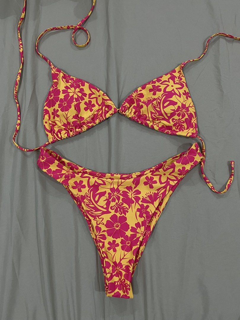 Swimwear/ swimsuit bikini large (Category: Bikinis & Swimsuits) located in Bulacan. Submitted by cathlenedg8 (Listing ID 1470348704, Image 1). Description: Large on tag.