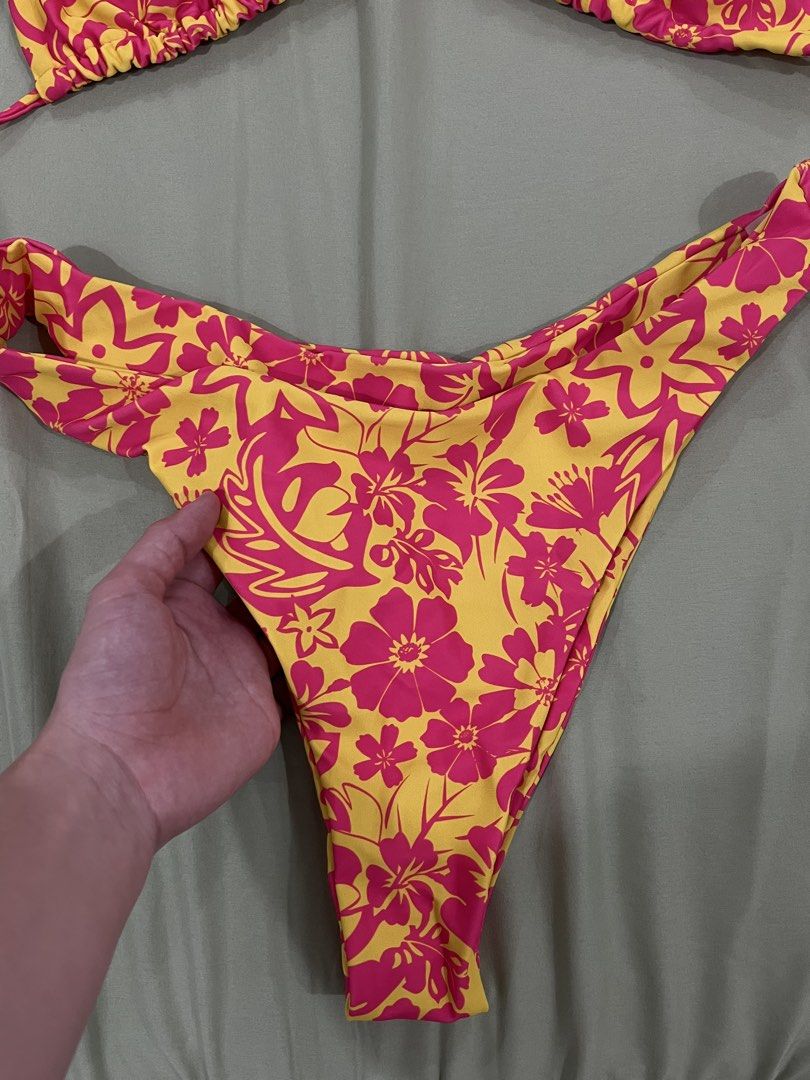 Swimwear/ swimsuit bikini large (Category: Bikinis & Swimsuits) located in Bulacan. Submitted by cathlenedg8 (Listing ID 1470348704, Image 2). Description: Large on tag.