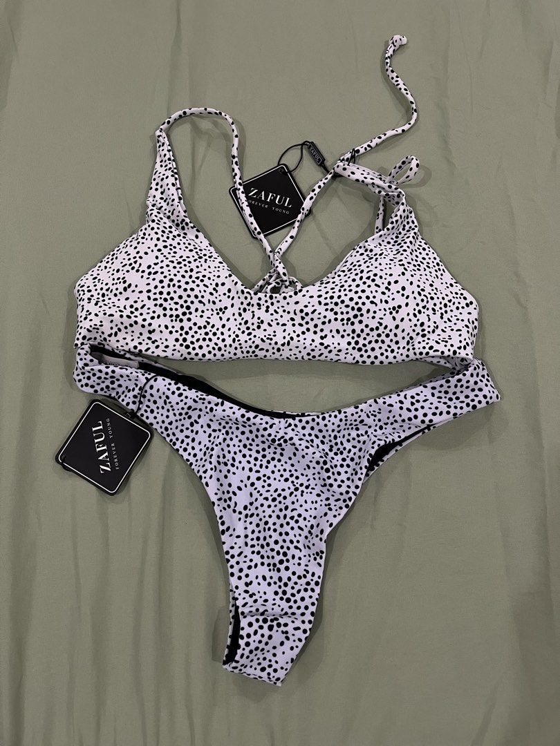Swimwear/ swimsuit bikini size medium (Category: Bikinis & Swimsuits) located in Bulacan. Submitted by cathlenedg8 (Listing ID 1470349002, Image 1). Description: Size medium on tag.