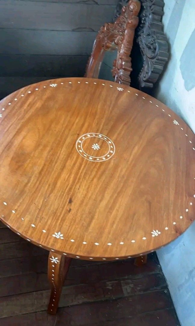 Table ❤❤❤ (Category: Tables & Sets) located in Manila. Submitted by carmelites36250 (Listing ID 1470175956, Image 3). Description: Table ❤❤❤31" Dia/29"-H Bone inlay Piece design ❤❤❤ Beautiful Piece 💯% Solid pure Narra Wood/Ready to use #forsalefurnitures 14,500 Only.