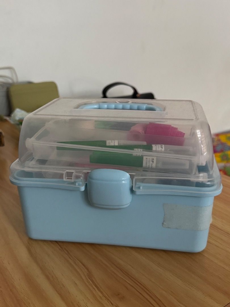 Tackle box small (Category: Storage Boxes & Baskets) located in Manila. Submitted by matchalant (Listing ID 1470210578, Image 1). Description: Tackle Box Small comes with some medical supplies (what u see is what u get) rfs: not using anymore. mod: j&t | lalamove mop: gcash .