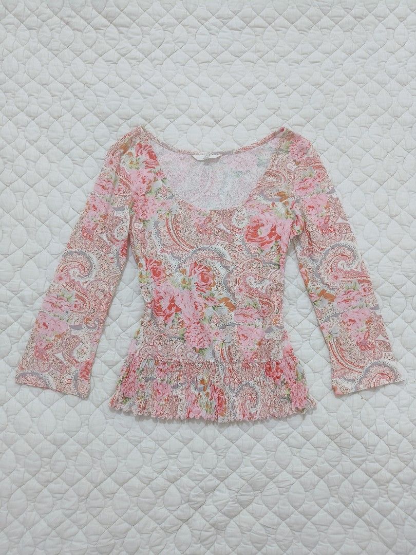 Tango pink paisley top (Category: Blouses) located in Cotabato. Submitted by shookia (Listing ID 1470325620, Image 1). Description: .