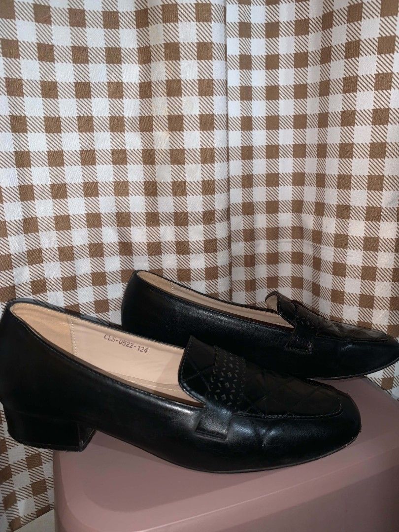 TAYLOR loafers (Category: Loafers) located in Solano. Submitted by prelovedbagsbykei (Listing ID 1470255115, Image 3). Description: GCash payment only!.