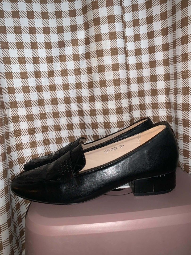 TAYLOR loafers (Category: Loafers) located in Solano. Submitted by prelovedbagsbykei (Listing ID 1470255115, Image 2). Description: GCash payment only!.