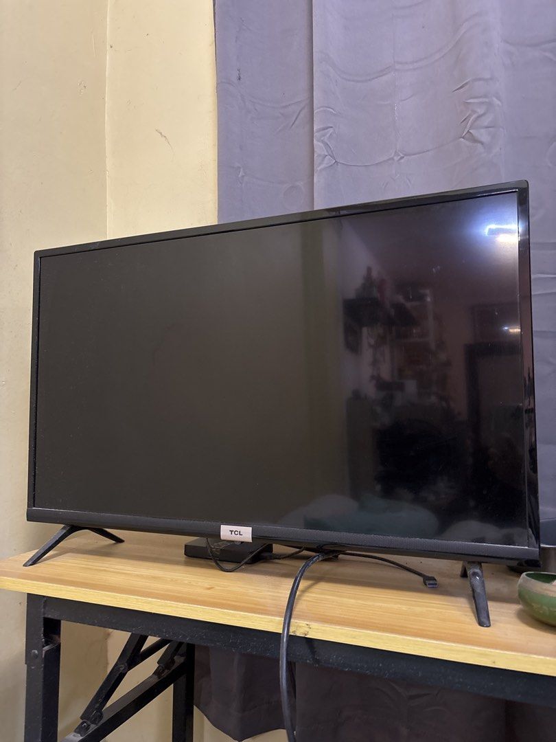 TCL SMART TV 32-inch Television (Category: TV) located in Malabon City. Submitted by luxgoals (Listing ID 1470188311, Image 1). Description: - Brand/Model: TCL 32S5200 SMART TV - Screen Size: 32 inches - Color/Design: Clean black finish with matching bezel and sturdy stand legs - Connectivity: Standard ports on the back panel including HDMI - Power: 100-240V, comes with an attached power cable - Condition: Excellent, sits steadily on any desk or 