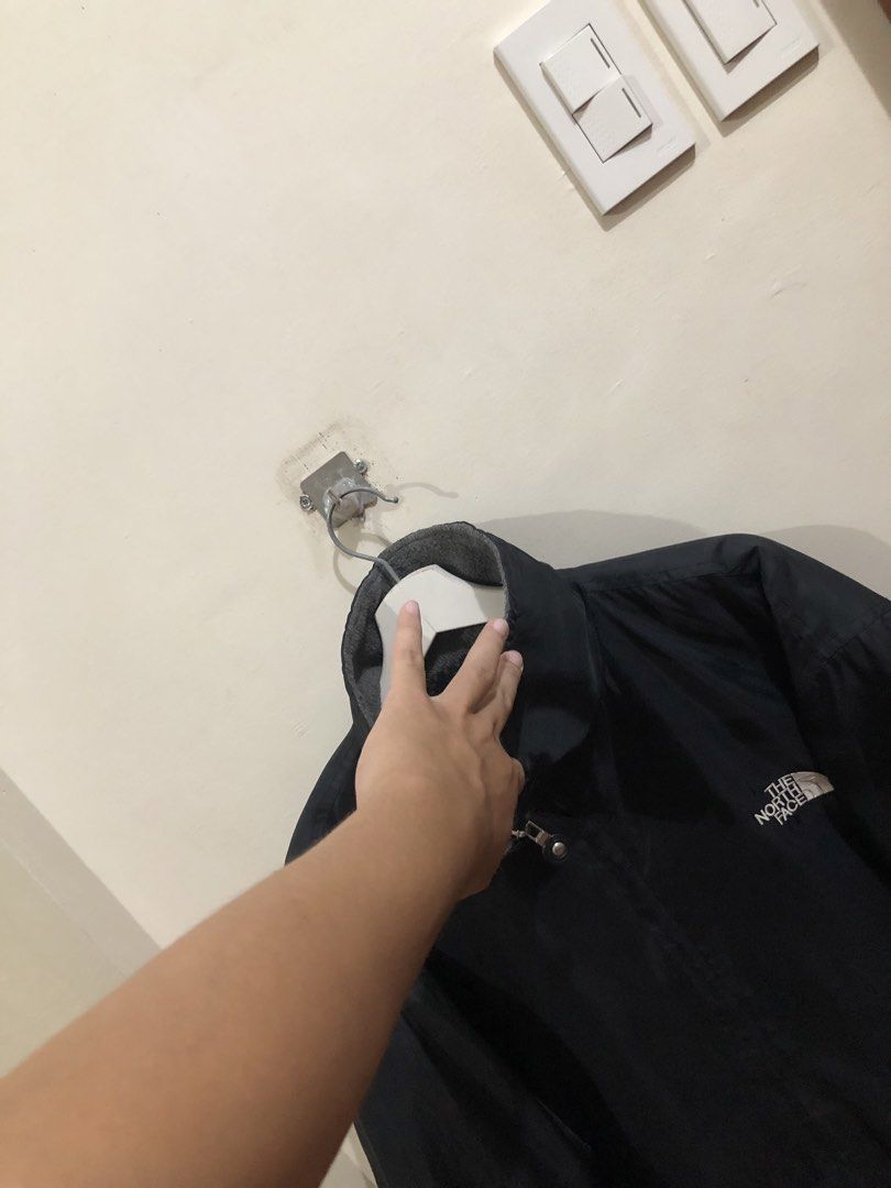 The North Face Black Jacket (Category: Coats, Jackets and Outerwear) located in Oas. Submitted by alithrifthunter (Listing ID 1470244135, Image 3). Description: .
