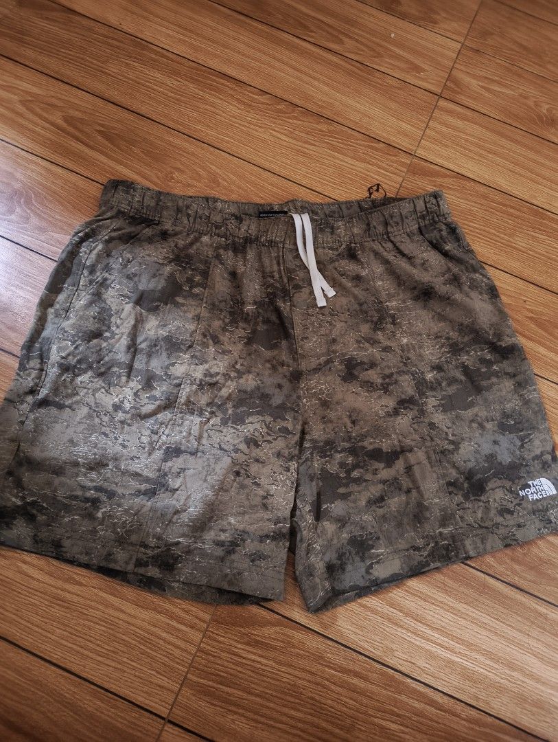 The North Face Camo Shorts (Category: Shorts) located in San Pedro. Submitted by madvillainkicks (Listing ID 1470170262, Image 3). Description: North Face camo shorts in earthy tones. Elastic waistband with adjustable white drawstring. Handy zip pocket on the back right side. White logo printed near the bottom hem. Lightweight material, great for outdoor activities or casual wear. Clean interior tags intact. waist fits 32-36 .
