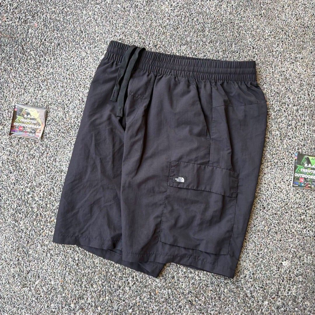 THE NORTH FACE Cargo Shorts Men’s (Category: Shorts) located in Caloocan City. Submitted by rjlthrifts (Listing ID 1470179596, Image 2). Description: THE NORTH FACE Cargo Shorts Men’s Excellent Condition Color Rate 10/10 26 - 30 Waist Line 18 Length No Issue. Price. 1,380 Loc. South Caloocan Courier. J&T And Flash Express.