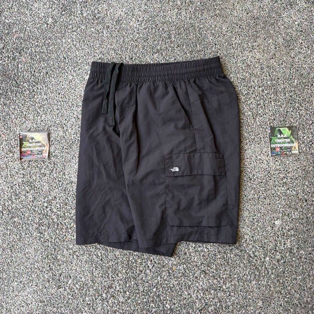THE NORTH FACE Cargo Shorts Men’s (Category: Shorts) located in Caloocan City. Submitted by rjlthrifts (Listing ID 1470179596, Image 1). Description: THE NORTH FACE Cargo Shorts Men’s Excellent Condition Color Rate 10/10 26 - 30 Waist Line 18 Length No Issue. Price. 1,380 Loc. South Caloocan Courier. J&T And Flash Express.