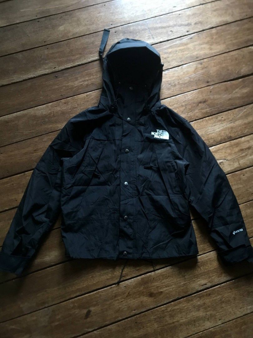 THE NORTH FACE GORE-TEX (Category: Coats, Jackets and Outerwear) located in Maragusan (San Mariano). Submitted by tr_zoren (Listing ID 1470170172, Image 1). Description: -EXCELLENT CONDITION -Size xs on tag -Dimes 22×26.