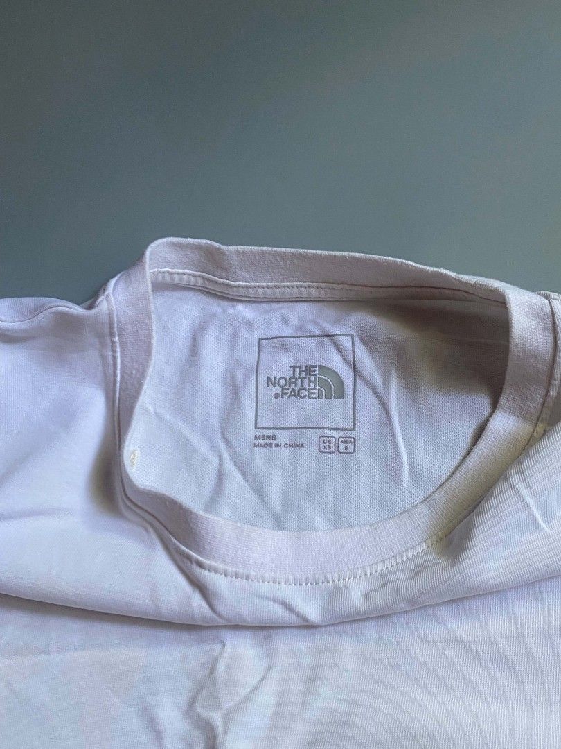 The North Face Pocket Tee (Category: Formal Shirts) located in Angeles City. Submitted by ian.thrift_ph (Listing ID 1470178168, Image 3). Description: W20 L27.5 9/10 Condition Pinhole and stain/need wash Good Condition Fit to Medium to Large.